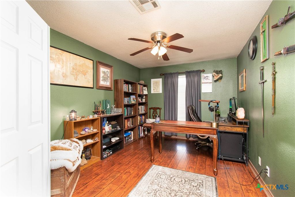 Image 15 of property listing at 5362 Denmans Loop, Belton, TX 76513