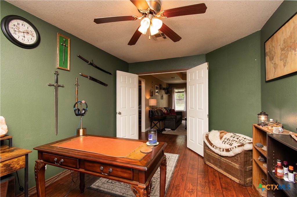 Image 16 of property listing at 5362 Denmans Loop, Belton, TX 76513