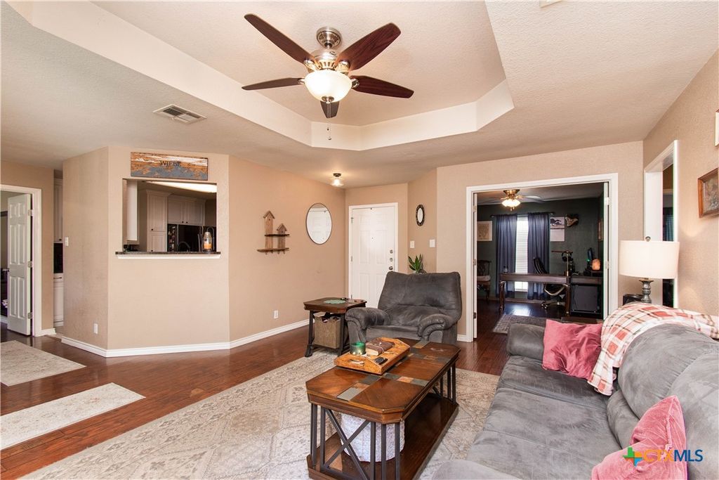 Image 4 of property listing at 5362 Denmans Loop, Belton, TX 76513