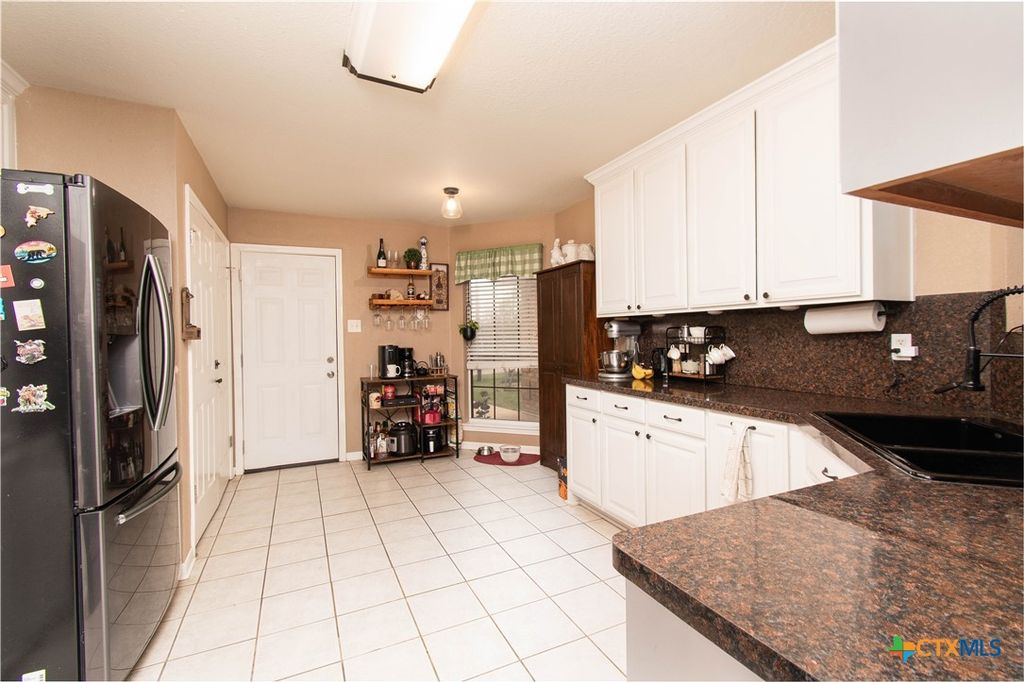 Image 5 of property listing at 5362 Denmans Loop, Belton, TX 76513