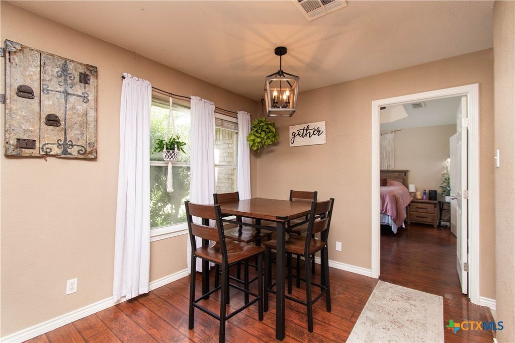 Image 7 of property listing at 5362 Denmans Loop, Belton, TX 76513