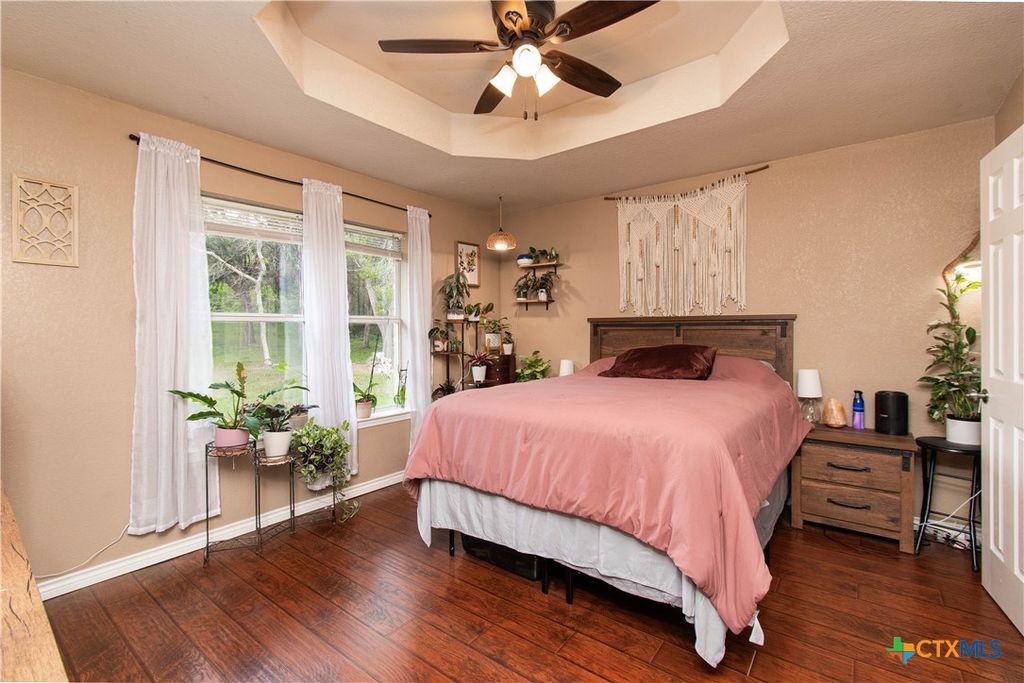 Image 8 of property listing at 5362 Denmans Loop, Belton, TX 76513
