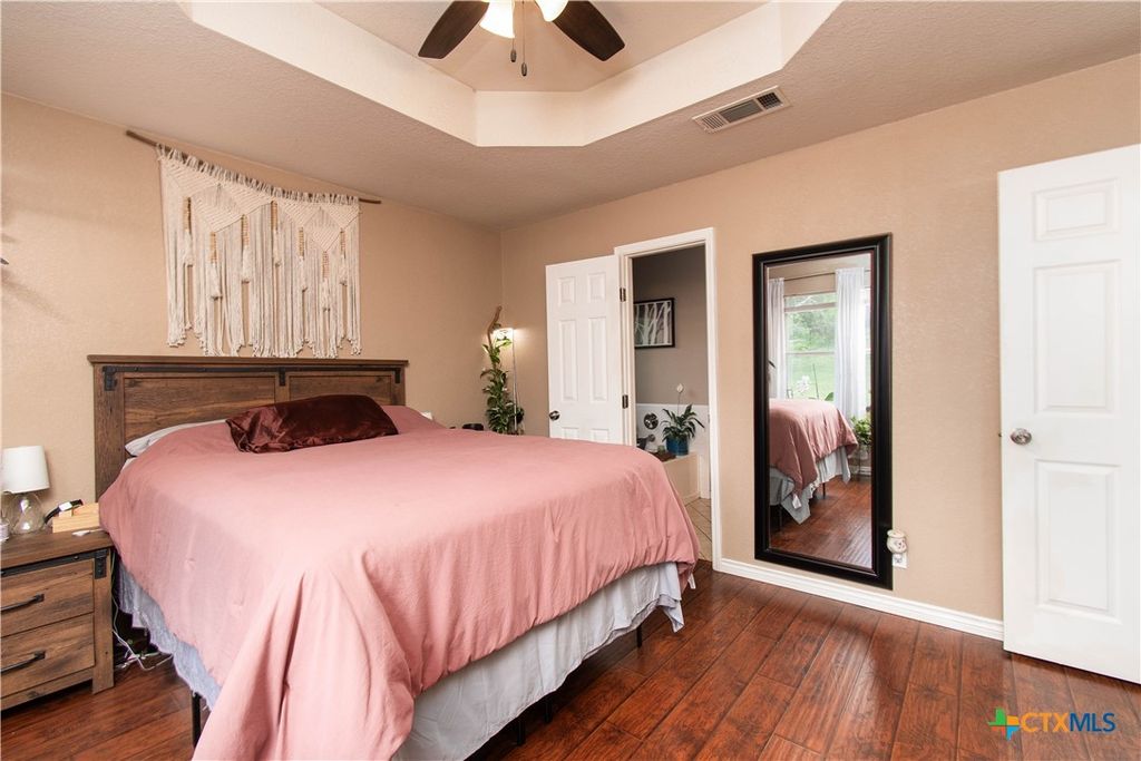 Image 9 of property listing at 5362 Denmans Loop, Belton, TX 76513
