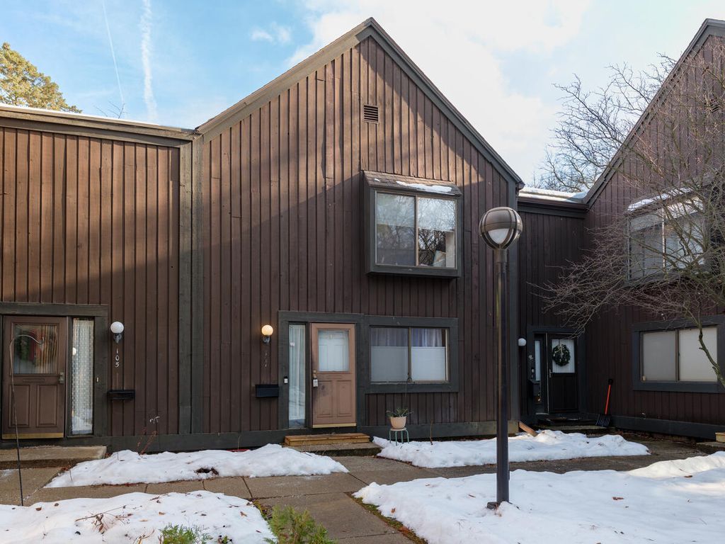 107 Inverness Court, Kalamazoo Twp, MI 49006