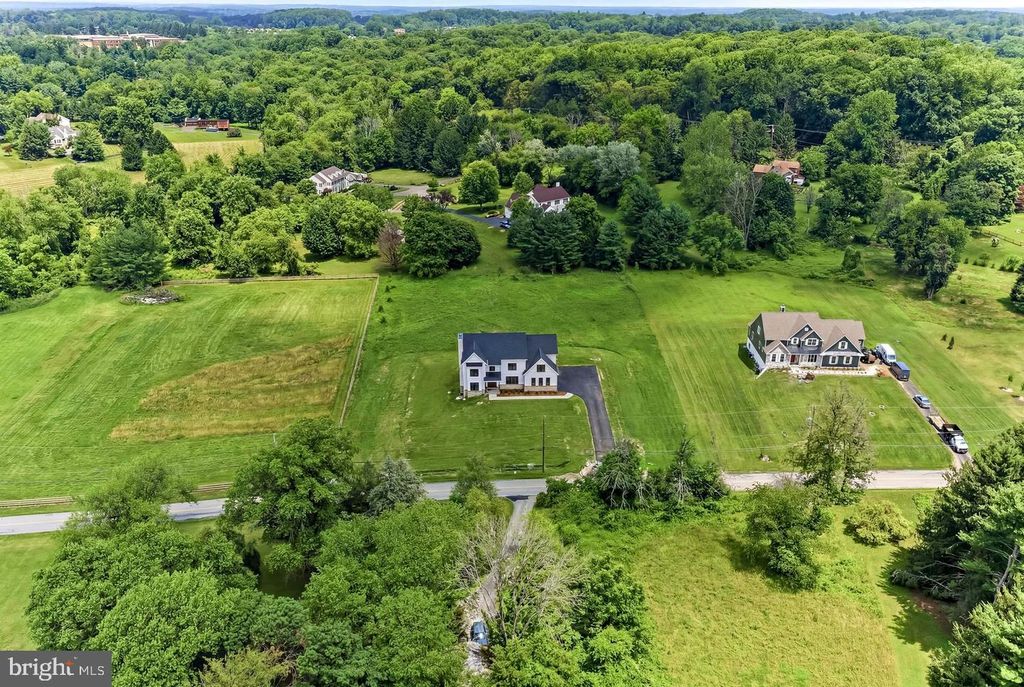 989 SILLS MILL RD, KENNETT SQUARE, PA 19348 — exterior