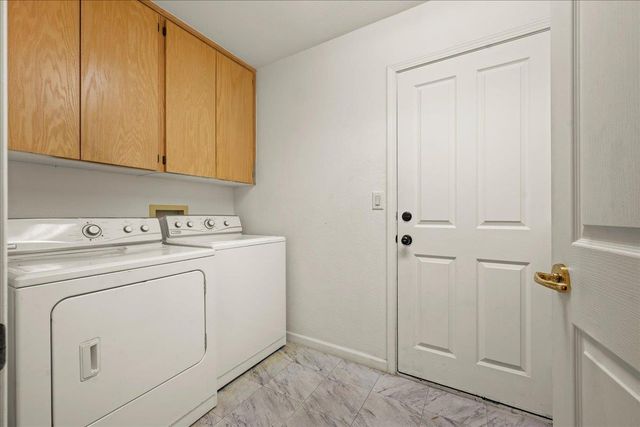 4800 Runway Dr, Fair Oaks, CA 95628