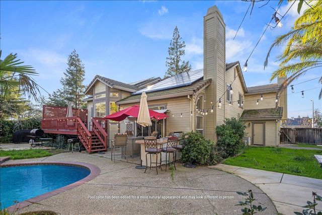 4800 Runway Dr, Fair Oaks, CA 95628