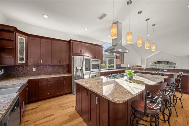 4800 Runway Dr, Fair Oaks, CA 95628