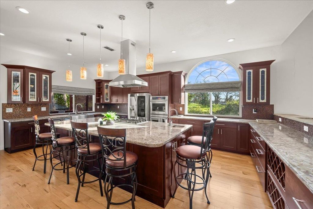 4800 Runway Dr, Fair Oaks, CA 95628