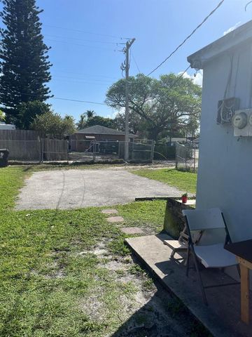 530 S C Street W, Lake Worth Beach, FL 33460