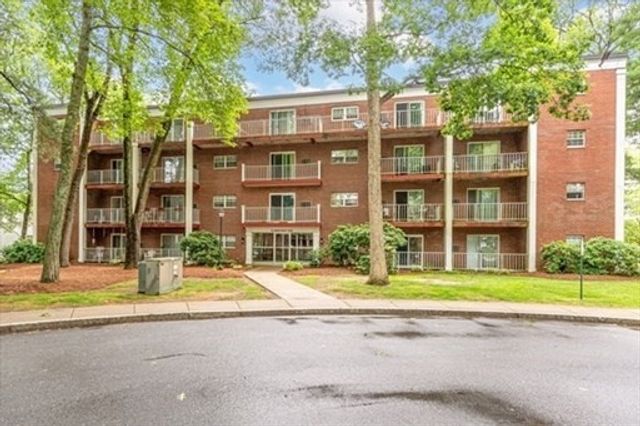 55 Greentree Ln 44, Weymouth, MA 02190