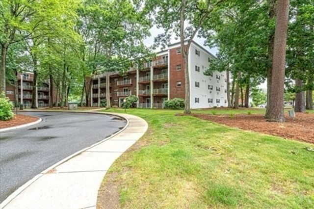 55 Greentree Ln 44, Weymouth, MA 02190