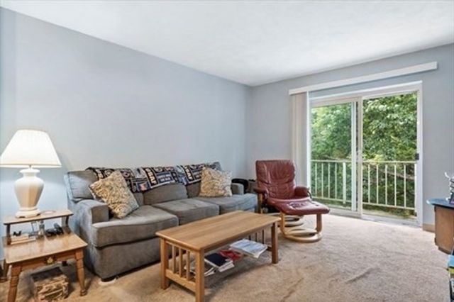 55 Greentree Ln 44, Weymouth, MA 02190