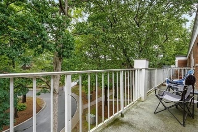 55 Greentree Ln 44, Weymouth, MA 02190
