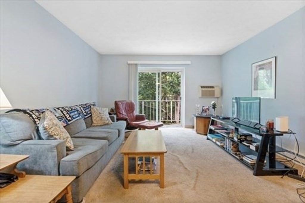 55 Greentree Ln 44, Weymouth, MA 02190
