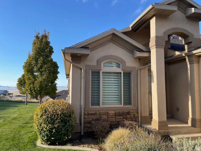 209 EDGEWOOD CIR, North Salt Lake, UT 84054