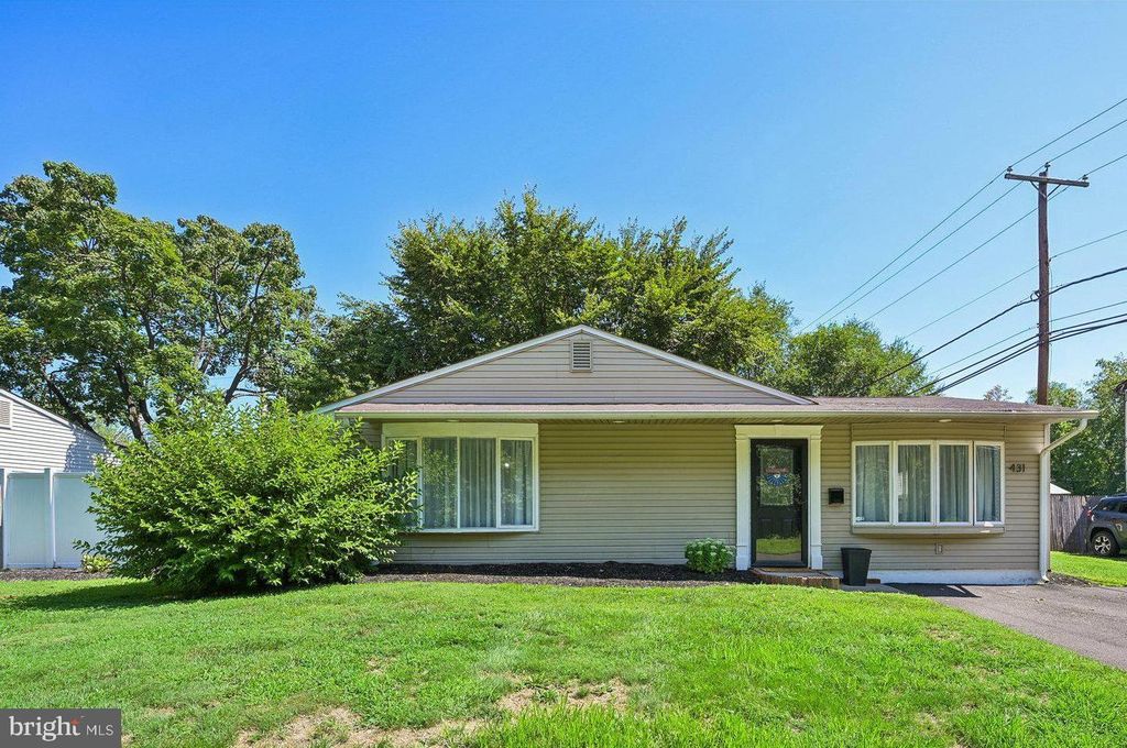 431 MAGNOLIA DR, LEVITTOWN, PA 19054 — exterior