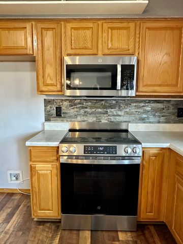 3837 W Hanover Street, Springfield, MO 65807