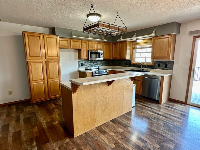 3837 W Hanover Street, Springfield, MO 65807