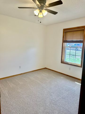 3837 W Hanover Street, Springfield, MO 65807