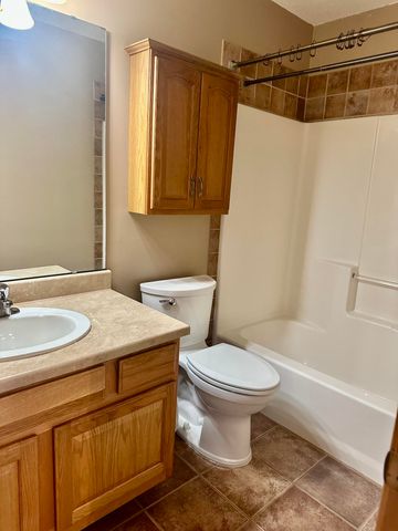 3837 W Hanover Street, Springfield, MO 65807