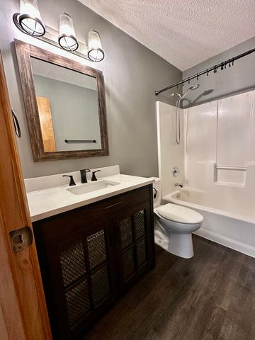 3837 W Hanover Street, Springfield, MO 65807