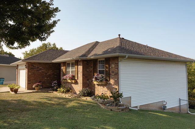 3837 W Hanover Street, Springfield, MO 65807