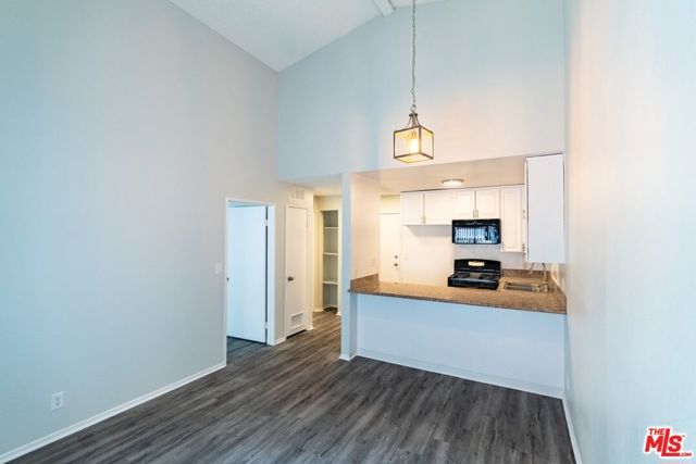 311 S New Hampshire Avenue, Los Angeles, CA 90020