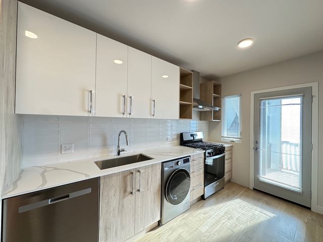 2437 W WALTON Street 1R, Chicago, IL 60622
