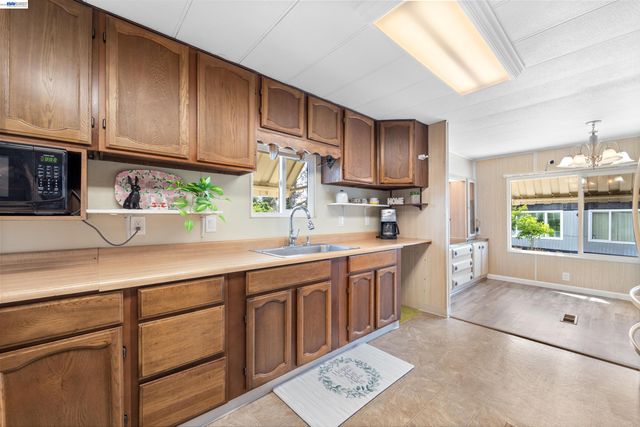 301 Maui Circle, Union City, CA 94587