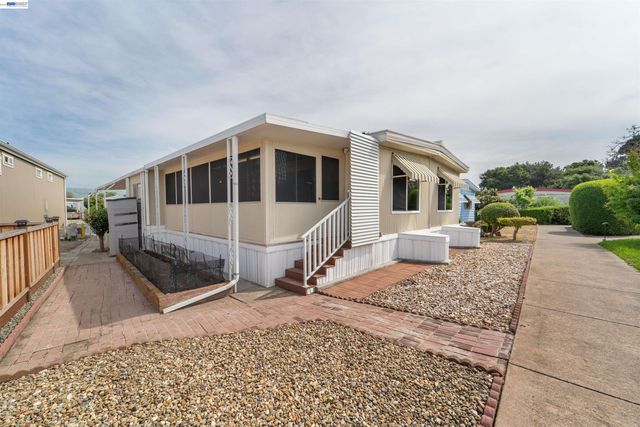 301 Maui Circle, Union City, CA 94587