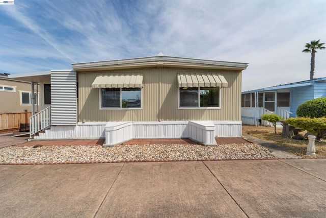 301 Maui Circle, Union City, CA 94587