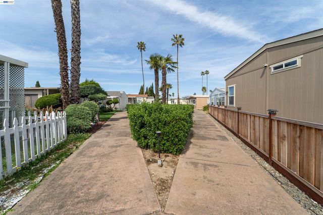 301 Maui Circle, Union City, CA 94587