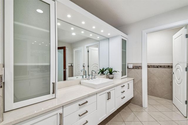 24 ADALIA AVENUE, Tampa, FL 33606