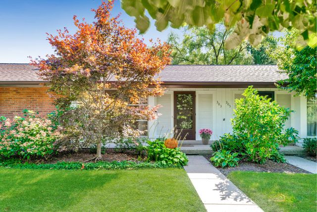 303 Crestwood Village, Northfield, IL 60093