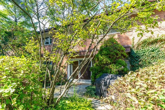 303 Crestwood Village, Northfield, IL 60093