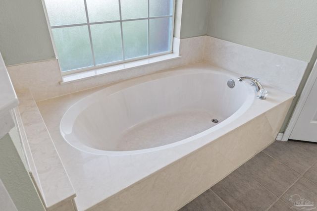 1963 Melissa Oaks Dr, Gulf Breeze, FL 32563