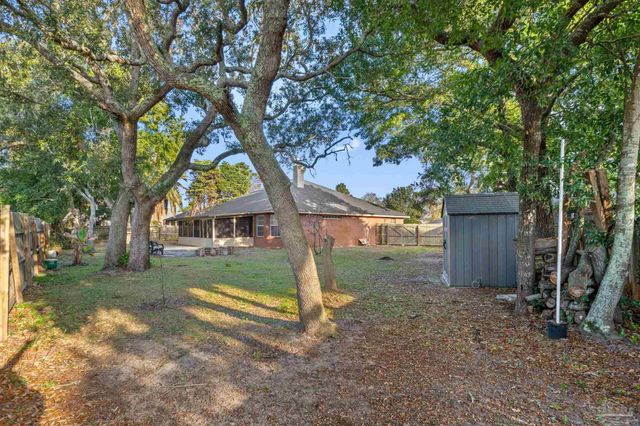 1963 Melissa Oaks Dr, Gulf Breeze, FL 32563