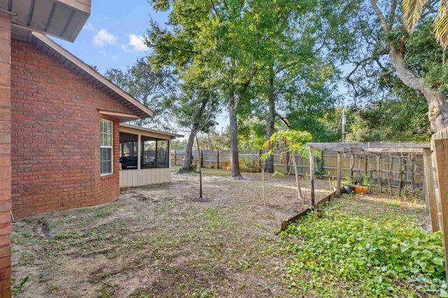 1963 Melissa Oaks Dr, Gulf Breeze, FL 32563