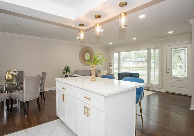 216 Flora Avenue, Glenview, IL 60025