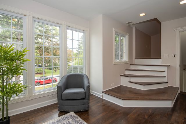 216 Flora Avenue, Glenview, IL 60025