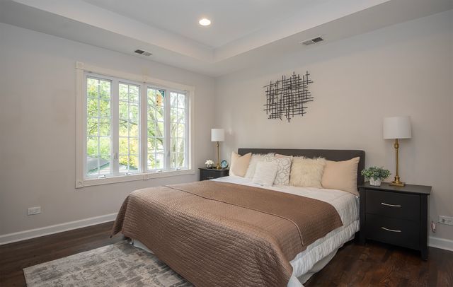 216 Flora Avenue, Glenview, IL 60025