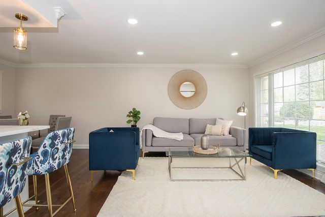 216 Flora Avenue, Glenview, IL 60025