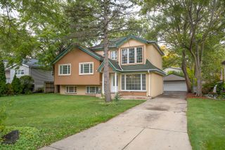 216 Flora Avenue, Glenview, IL 60025