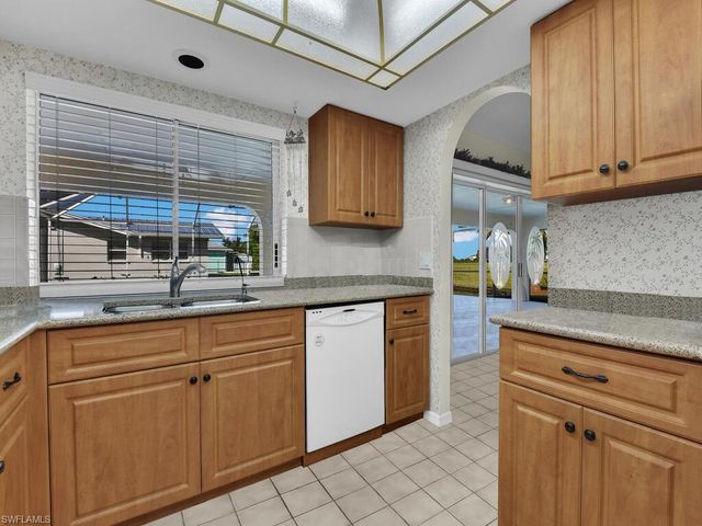 1413 SE 39th ST, Cape Coral, FL 33904