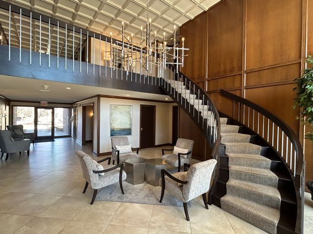 1 Oak Brook Club Drive A105, Oak Brook, IL 60523