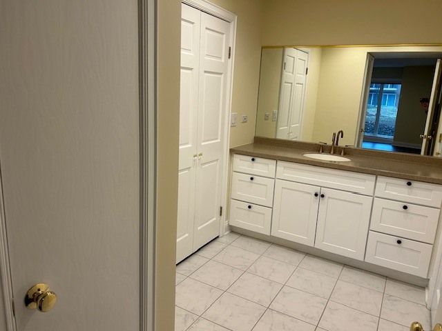 1 Oak Brook Club Drive A105, Oak Brook, IL 60523