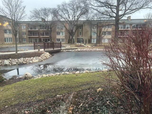 1 Oak Brook Club Drive A105, Oak Brook, IL 60523