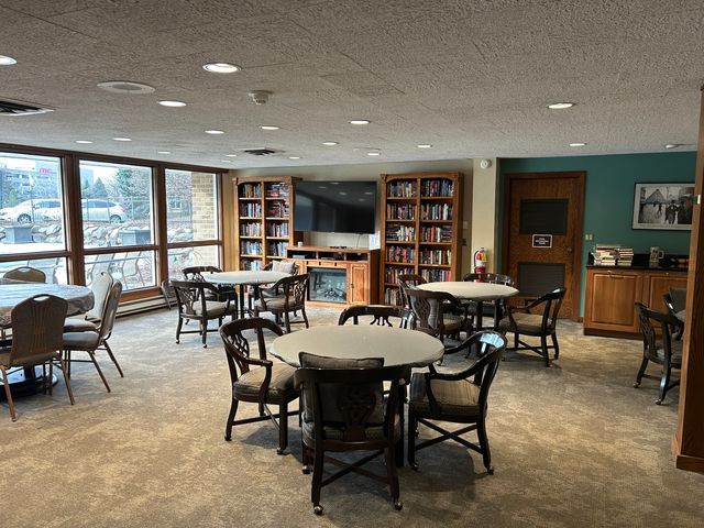 1 Oak Brook Club Drive A105, Oak Brook, IL 60523