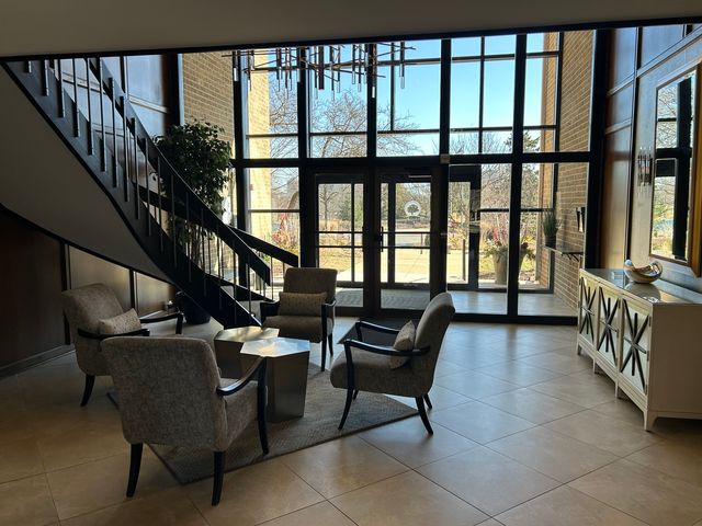 1 Oak Brook Club Drive A105, Oak Brook, IL 60523